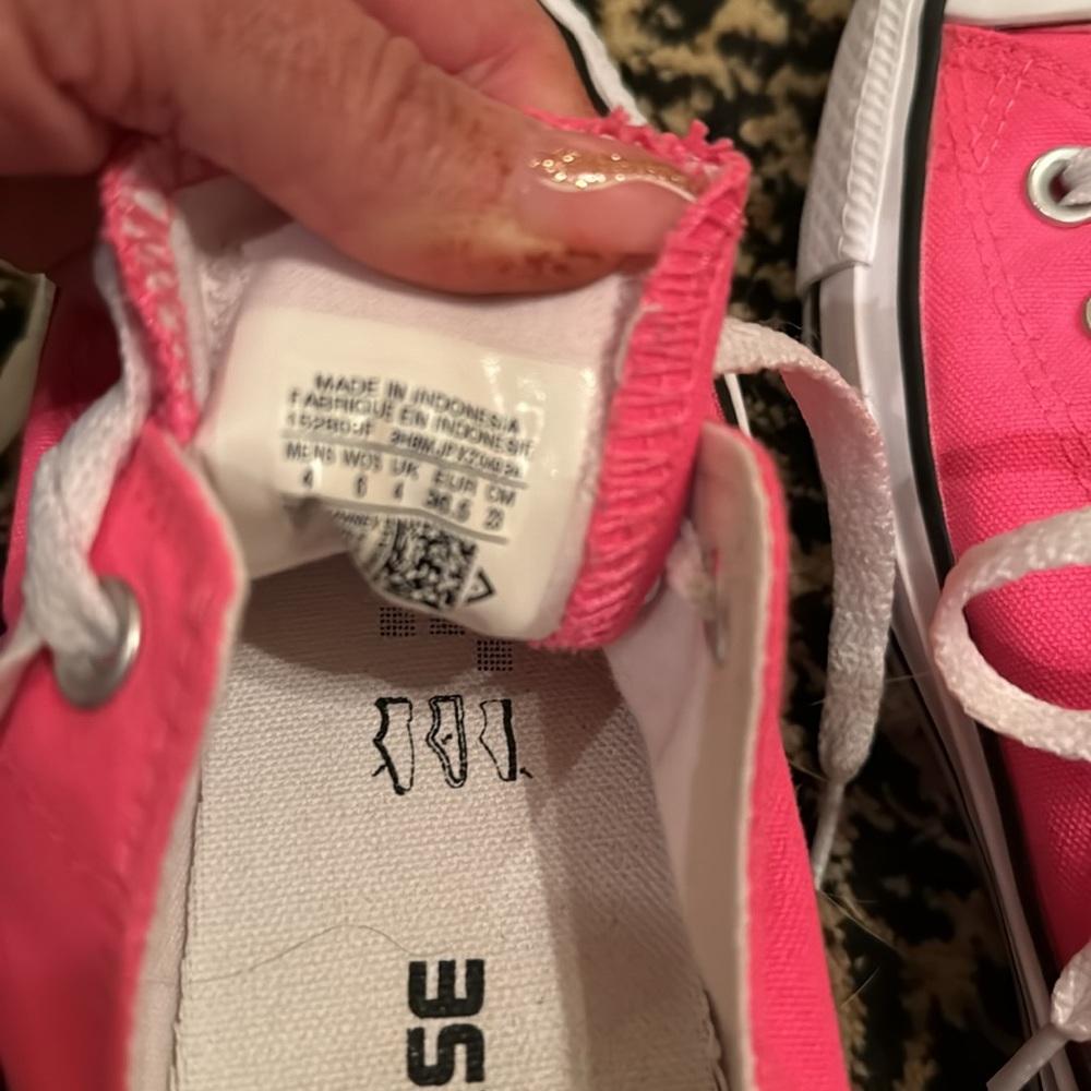 Women’s converse size 6, hot pink, like new chuck Taylor’s - Picture 5 of 5